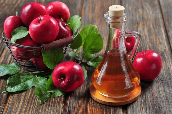 O vinagre de mazá é bo para aliviar a dor da artrose nunha articulación inflamada do xeonllo. 