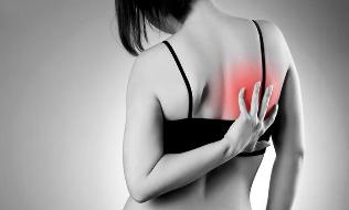 dor nas costas abaixo omoplatas causas